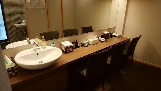 箱根高原ホテル 大浴場洗面化粧台