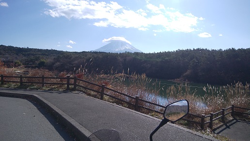 精進湖から見る富士山
