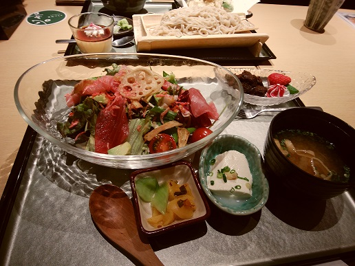 マグロとアボカドの菜圓丼＆ガトーショコラ