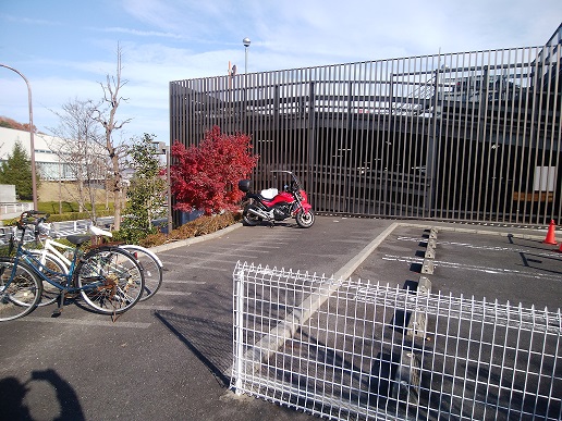 季乃彩 二輪車駐車場