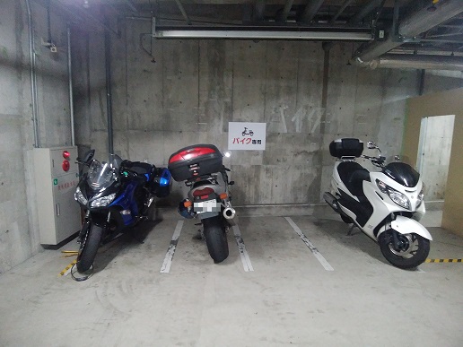小田原お堀端 万葉の湯 バイク専用駐輪場は地下2階