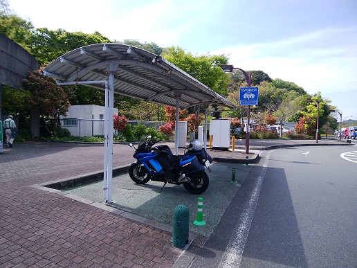 横浜横須賀道路 横須賀PA(上り)二輪車駐車スペース