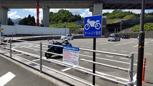道の駅 つる オートバイ専用駐輪場