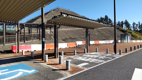 二輪車駐車スペース (圏央道 外回り)