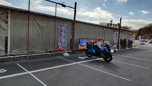 伊豆高原旅の駅 ぐらんぱるぽーと二輪車駐車スペース