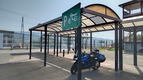 双葉SA (中央道 下り) 二輪車駐車スペース