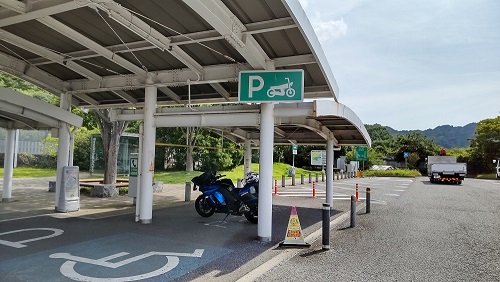 日本坂PA (東名高速上り)二輪車駐車スペース