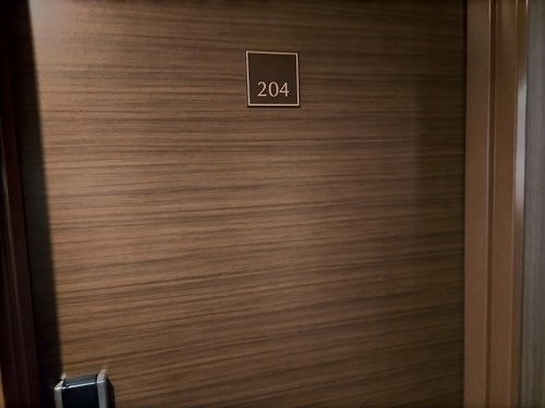 部屋は2階204号室